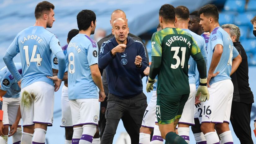 Pep Gvardiola daje savete igračima Sitija (©Reuters)
