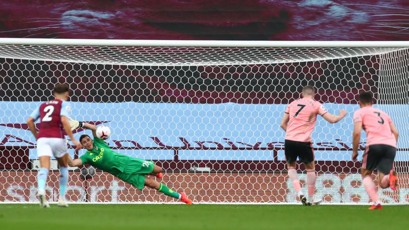 Emilijano Martinez brani penal Lundstramu