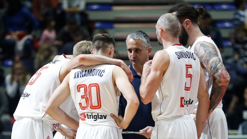Igor Kokoškov i igrači Srbije (©Star Sport)