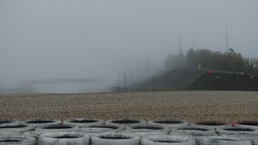 Zeleni pakao Nirburgringa u kišnoj izmaglici ©AFP