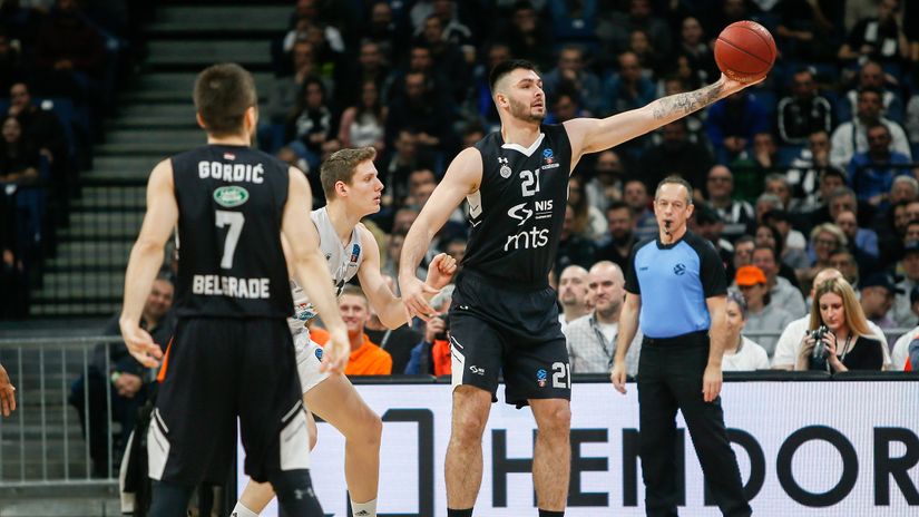 Crna serija traje, Partizan razbijen u Kazanju