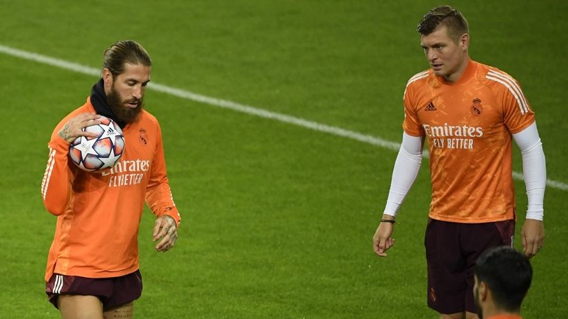 Toni Kros i Serhio Ramos (© AFP)