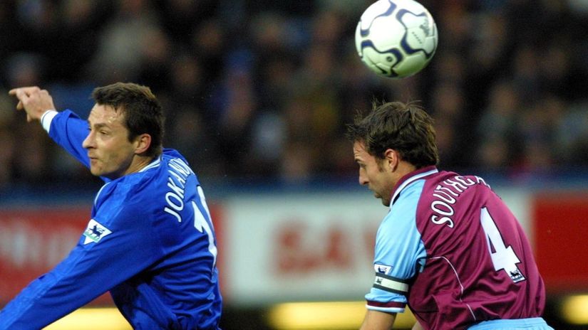 Slaviša Jokanović i Geret Sautgejt u vazdušnom duelu (Foto: AFP) 