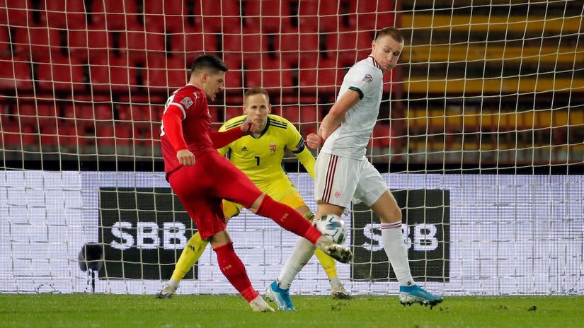 Luka Jović šutira na gol Mađara (© Star sport)