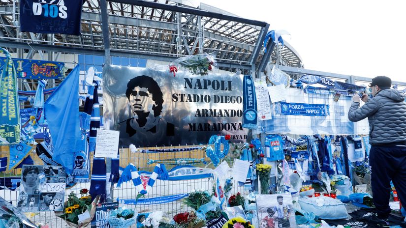 Ispred stadiona Napolija (©Reuters)