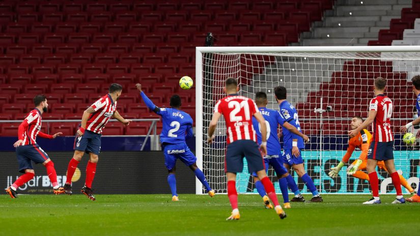 Luis Suarez postiže gol (©Reuters)