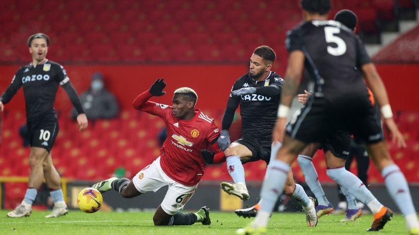 Pol Pogba pada za penal (©Reuters)