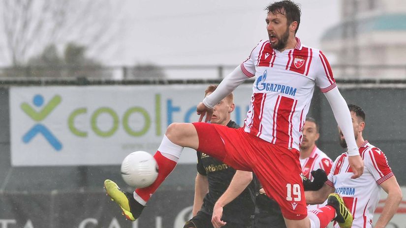 Milunović postiže gol protiv Ufe (©FK Crvena zvezda/Nikola Mitić)