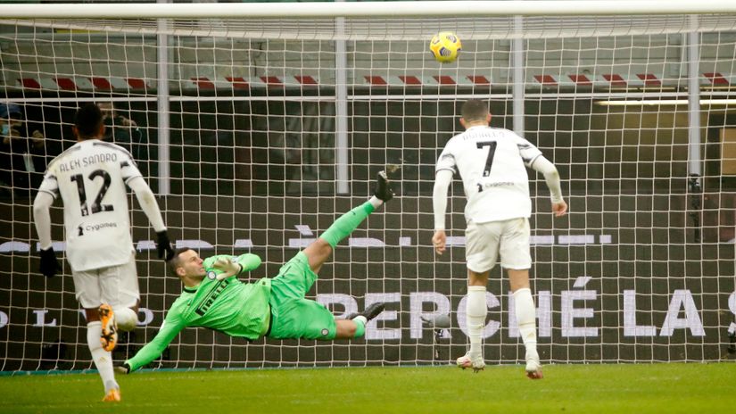 Svemoćan je Ronaldo, probao čak i rukom: Interov desetominutni raspad, Juve korak do finala