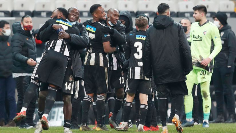 Bešiktaš ne posustaje, Ljajić plesao po terenu u Ankari (VIDEO)