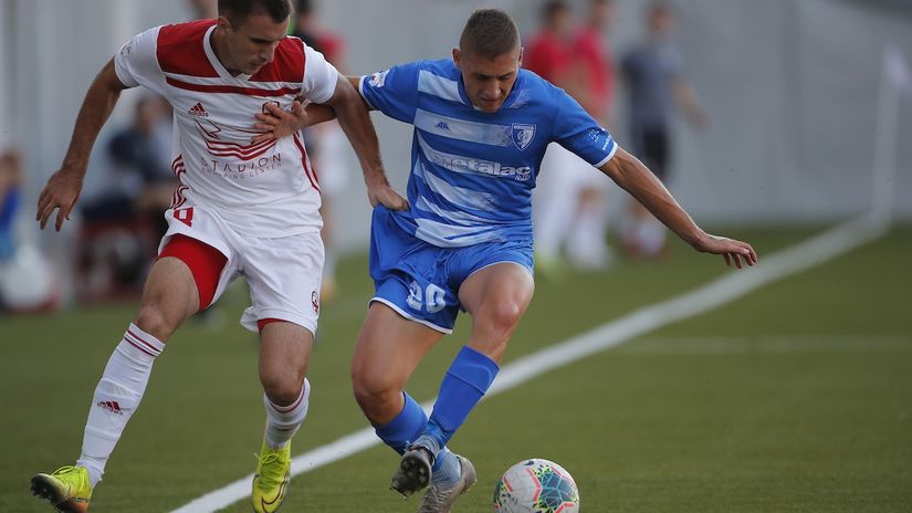 Antonijević u plavom dresu (© Star sport)