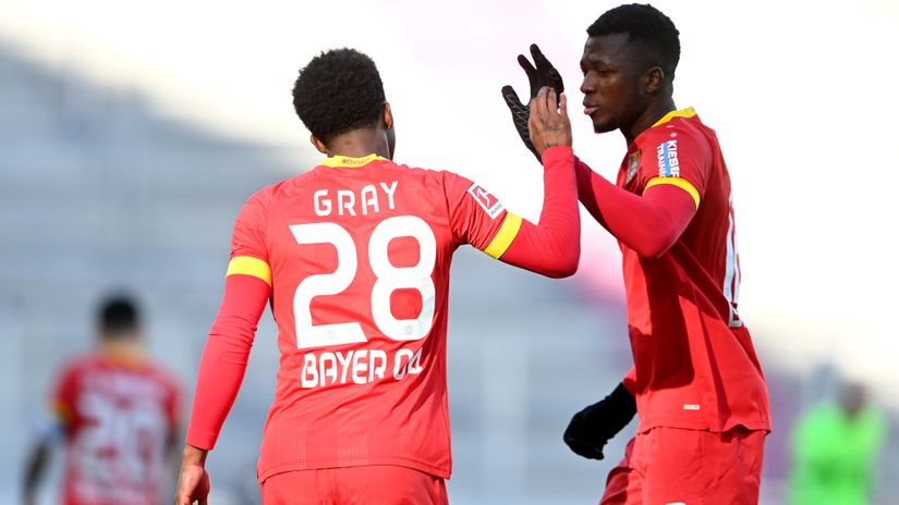 Demaraj Grej i Edmond Tapsoba (©Reuters)