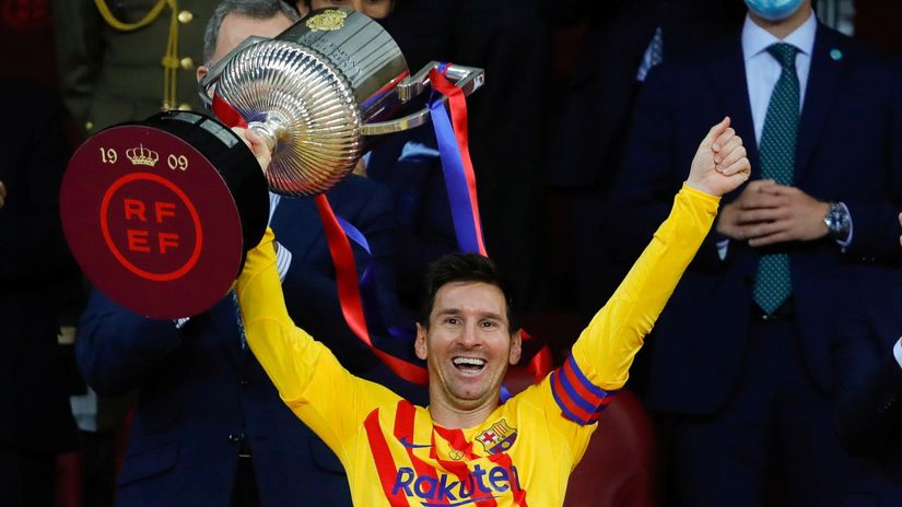 Mesi sa peharom Kupa kralja (© Reuters)