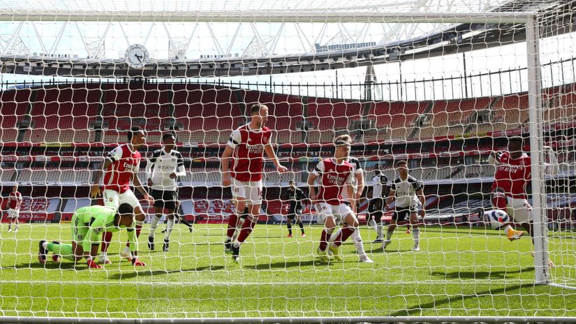 Arsenal u 90+7: Englezi ne znaju sa VAR-om, a Parker sa Mitrovićem (VIDEO)