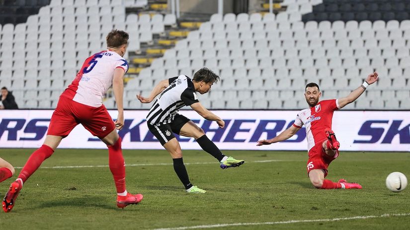 Partizan izgubio od Radničkog u Superligi Srbije: Crno-beli ispustili  prednost u odnosu na Crvenu zvezdu - Sportal