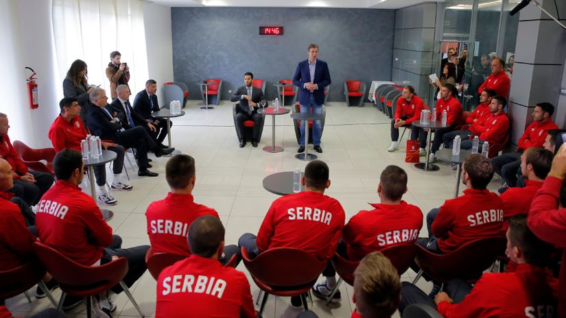Vučić: Pohapsićemo mafijašku bandu iz fudbala