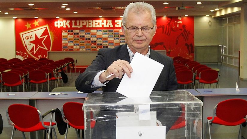 Svetozar Mijailović tokom jednog od prethodnih glasanja (©Star sport)