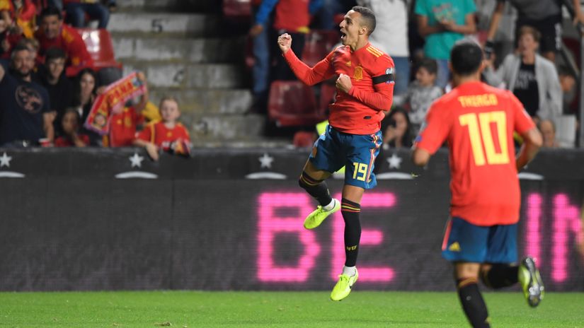 Rodrigo slavi jedan od golova za Španiju (© Reuters)