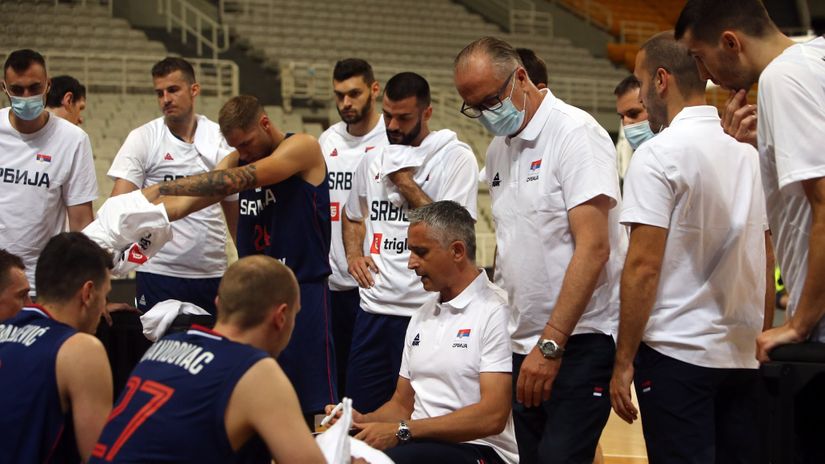 Selektor Igor Kokoškov sa ekipom (With permission of Hellenic Basketball Federation)