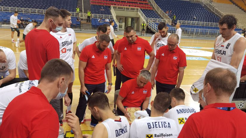 Igor Kokoškov sa ekipom u Atini (©Hellenic Basketball Federation)