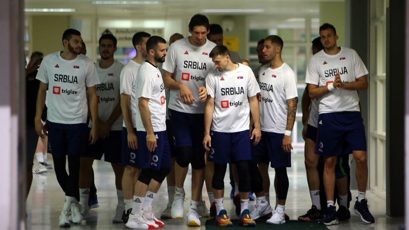 Košarkaši Srbije pred susret s Grčkom (© MN Press)