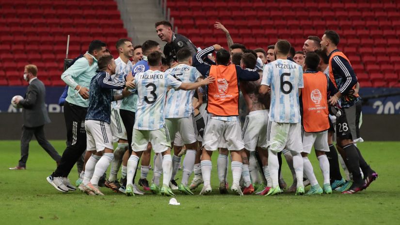 Dosadna Argentina u finalu - malo fudbala i mnogo sreće, Martinez pravio čuda (VIDEO)