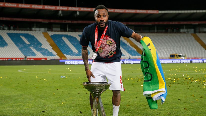Gelor Kanga sa peharom Kupa Srbije (Foto: Starsport)