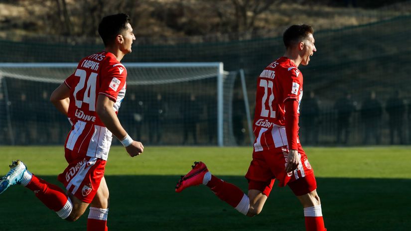 Željko Gavrić slavi gol Veljka Nikolića na Brdu (Foto:Starsport)