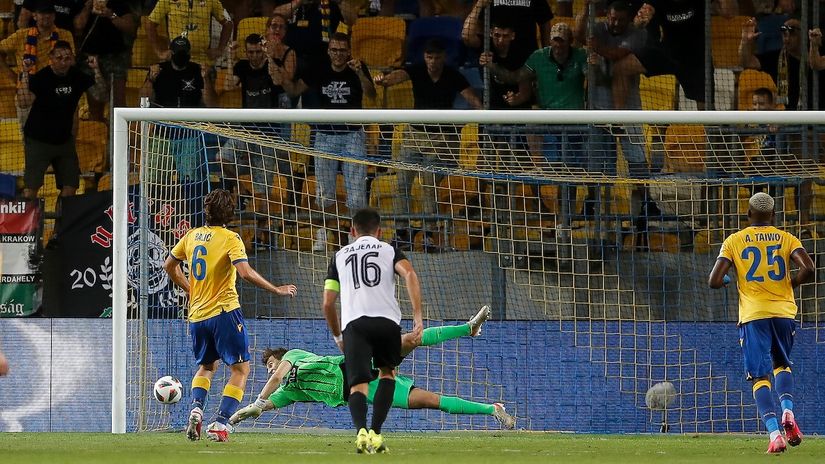 Aleksandar Popović brani penal protiv DAC-a (© Star sport) 