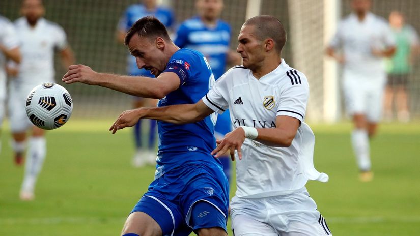 Đorđe Jovanović u borbi za loptu (©Starsport)