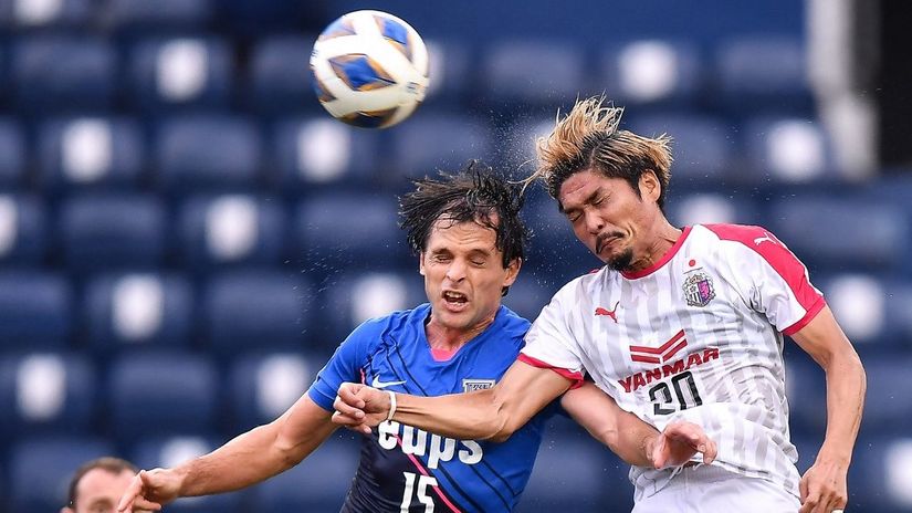 Jošito Okubo (desno), fudbaler Serezo Osake (©AFP)