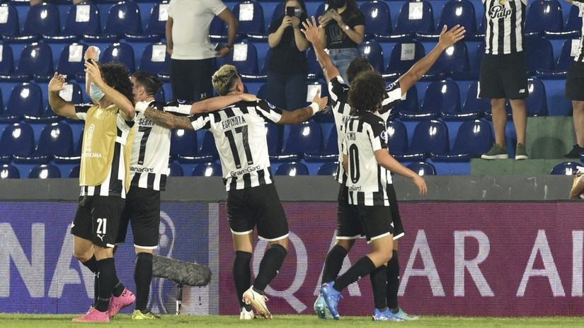 Fudbaleri Libertada slave prolaz (Foto: AFP)