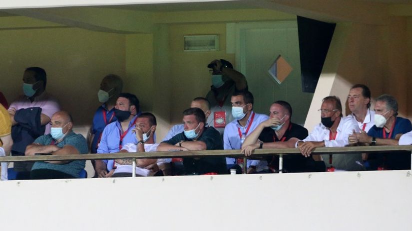 Čelnici crno-belih u loži stadiona Sao Migel (© FK Partizan)