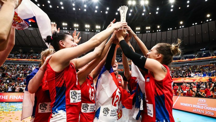 Odbojkašice Srbije proslavljaju zlato na SP 2018. godine (©FIVB)