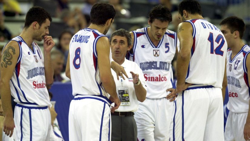 Svetislav Pešić kuje poslednje zlato za našu košarku u Indijanopolisu 2002. godine (MN Press)