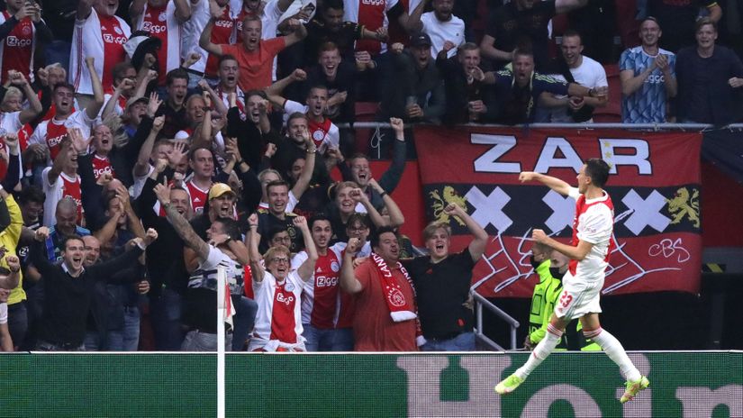 Stiven Berghujs proslavlja vodeći gol Ajaksa (Reuters)