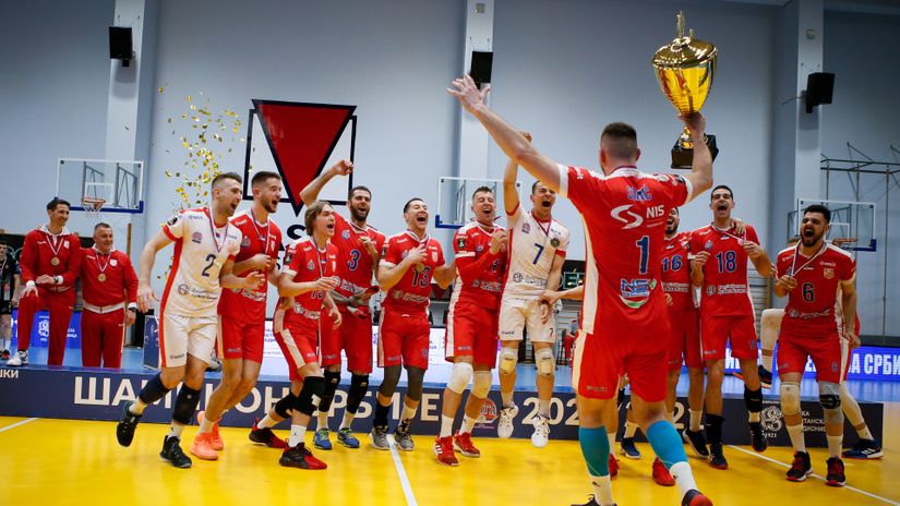 Odbojkaši Vojvodine proslavljaju titulu prethodne sezone (MN Press)