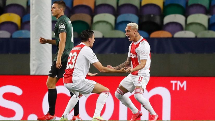 Stiven Berghajs i Entoni (Ajaks) proslavljaju gol protiv Sportinga
