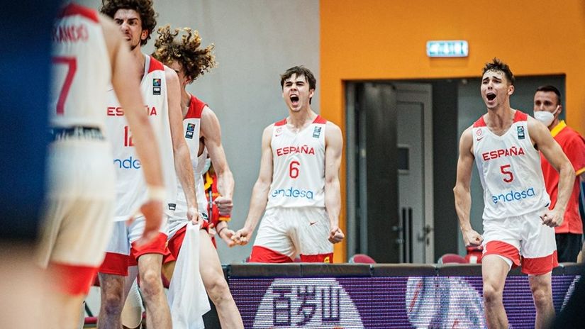 Nunjez sa brojem 6 (Foto: Fiba Basketball)