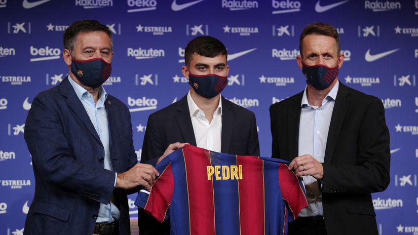 Đozep Bartomeu, Pedri i Ramon Planes (FOTO: Reuters)