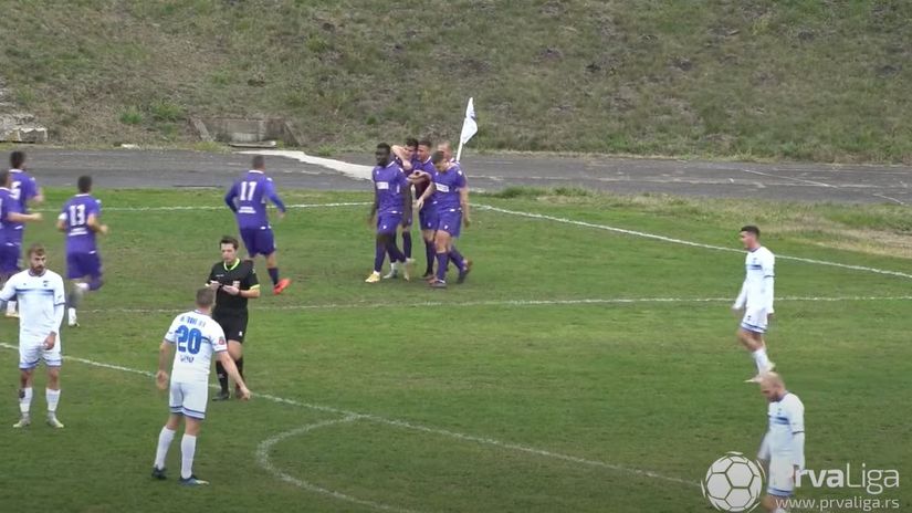 Ibrahim Mustafa proslavlja gol protiv Timoka sa saigračima (©YouTube)