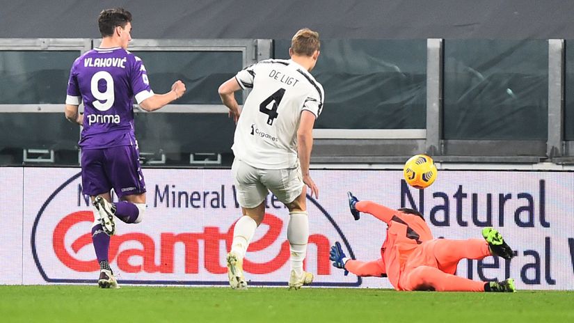 Vlahovićev gol Juventusu (© Reuters)