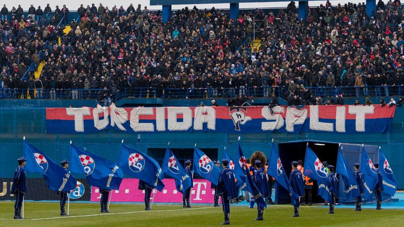 Navijači Hajduka u Maksimiru (©Shutterstock)