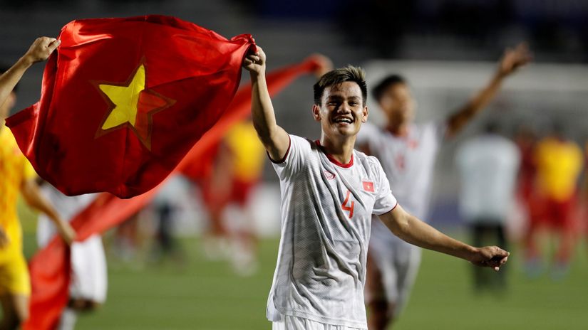 Reprezentativac Vijetnama sa zastavom (©Reuters)