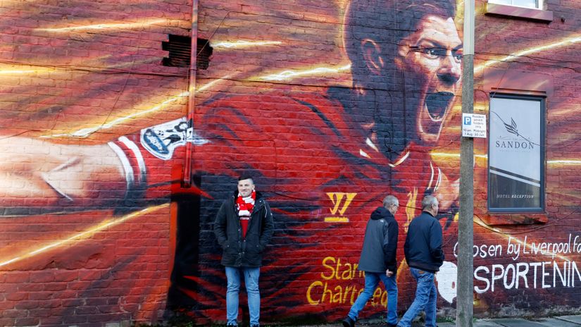 Mural posvećen Stivenu Džerardu u Liverpulu (©Reuters)
