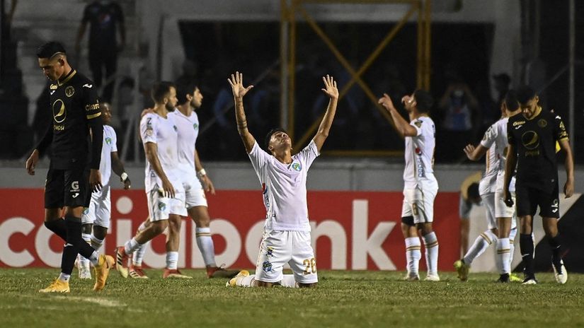 Fudbaleri Komunikasionesa proslavljaju gol protiv Motagve u prvom meču (©AFP)