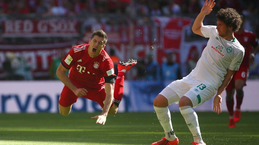 Veljković i Levandovski (©Reuters)