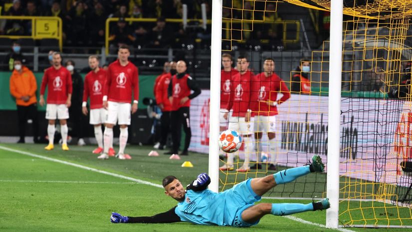Golman Igloštata Fabijan Buntić (Reuters)