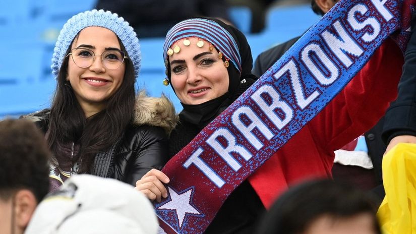 Navijačice Trabzona (©AFP)