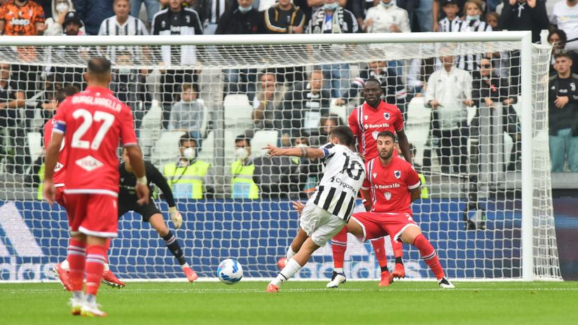 Gol Paula Dibale (Juventus) na meču sa Sampdorijom
